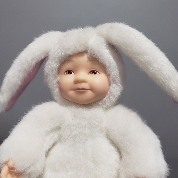 Vintage 1999 Anne Geddes collectible bunny doll with brown eyes - Picture 5 of 8
